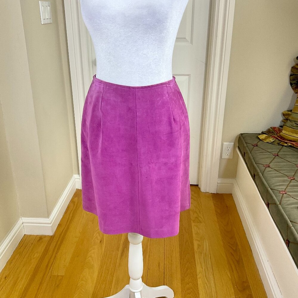 Danier Skirt Suede Leather Short in Pink Purple (6) - Picture 2 of 10